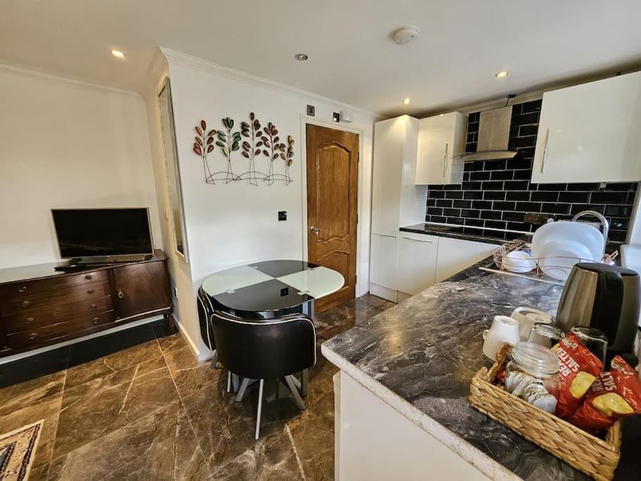 Spacious Guest Suite - Harrow London Exterior photo